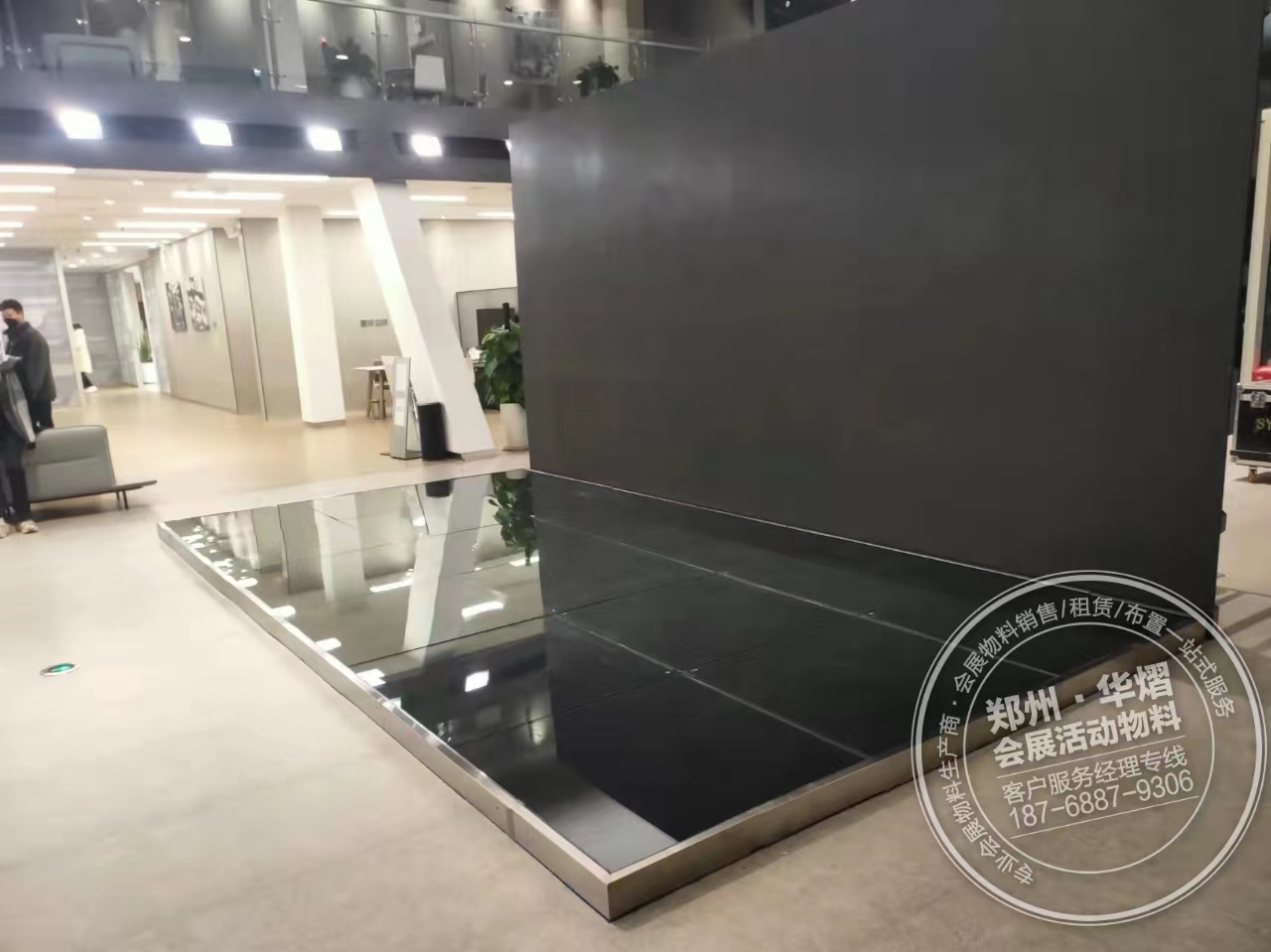 郑州奥迪玻璃地台出租搭建展车木制地台租赁费用怎么算