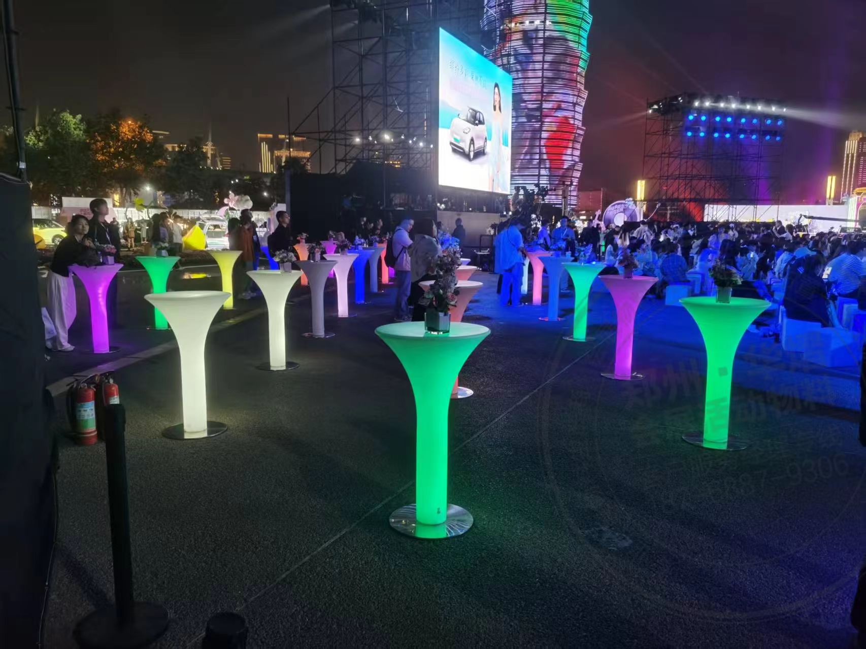 2025五菱缤果汽车发布会发光吧桌氛围感十足郑州发光吧桌租赁