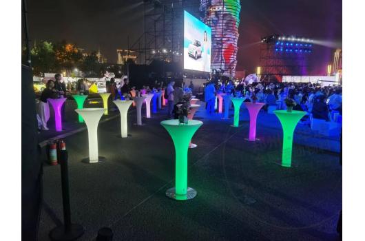 2025五菱缤果汽车发布会发光吧桌氛围感十足郑州发光吧桌租赁